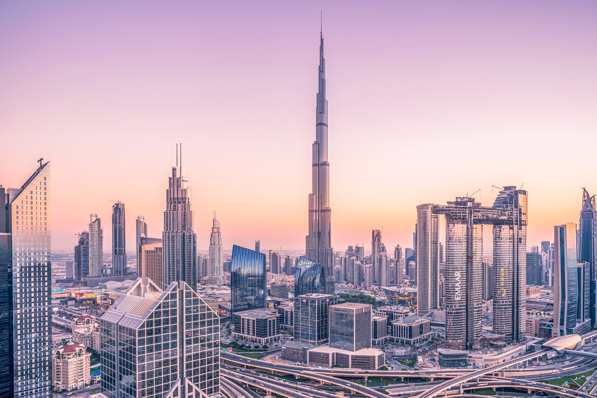 RyanMahoneyUAE's tweet photo. Encouraged by positive economic performance across the UAE, high-net-worth individuals are increasingly setting their sights on both off-plan and ready-to-move-in family homes, keen to settle down in Dubai. #RealEstate #DubaiRealEstate https://t.co/bTFn0aNh8n https://t.co/VOaZwCemzy