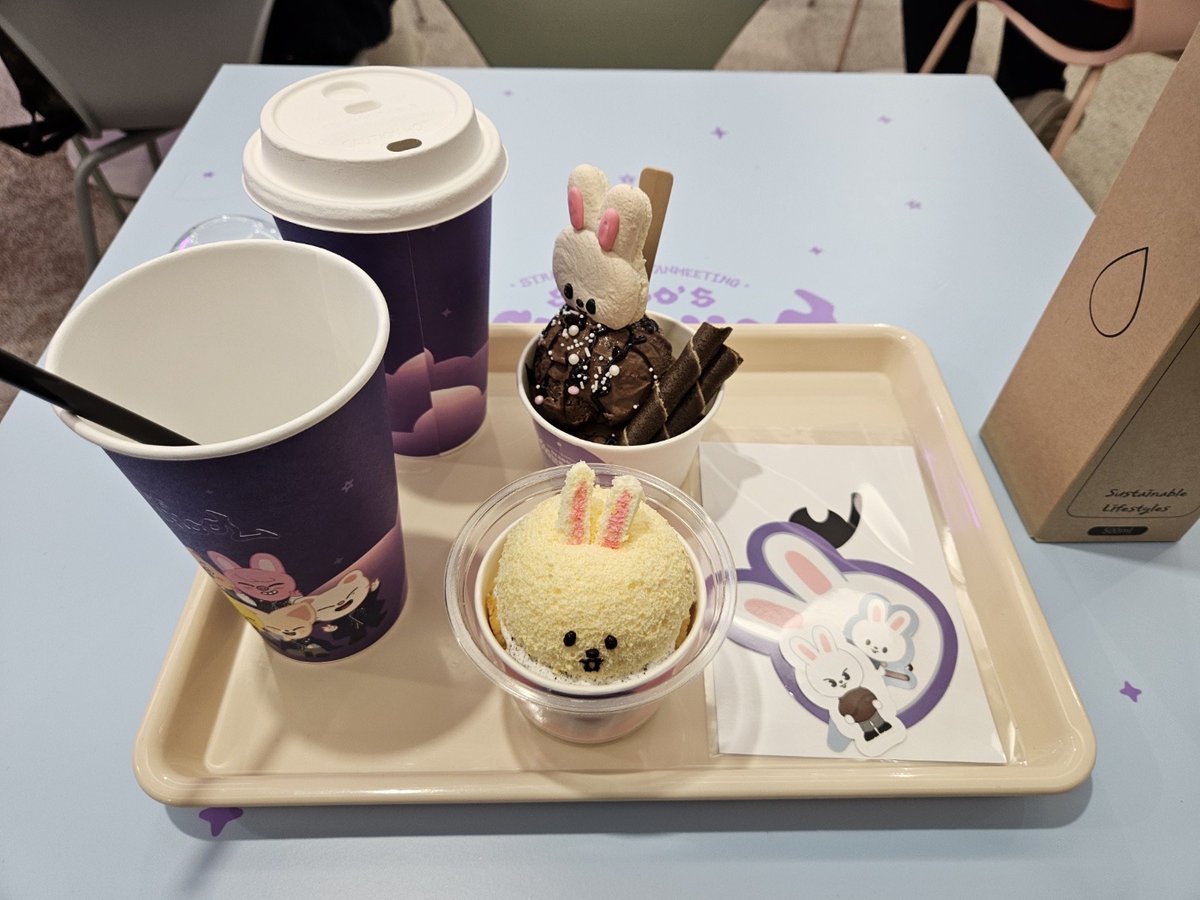 skzwithstay8's tweet photo. 🐰 - 💫
[180324] 8:00 PM KST

*pic https://t.co/1njaxkUGuf