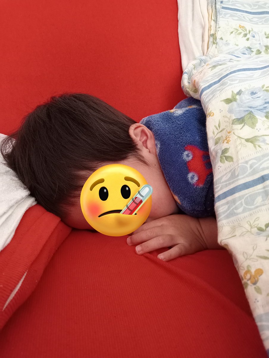 お疲れ羊でございます🐏

息子が昨夜40度近い熱が出て、初めて熱痙攣も起こしました😥

今は38.4度まで下がったけど、まだ高めなのですごく心配💦
川崎病じゃないと良いんだけど…

#子育て
#育児
#2歳