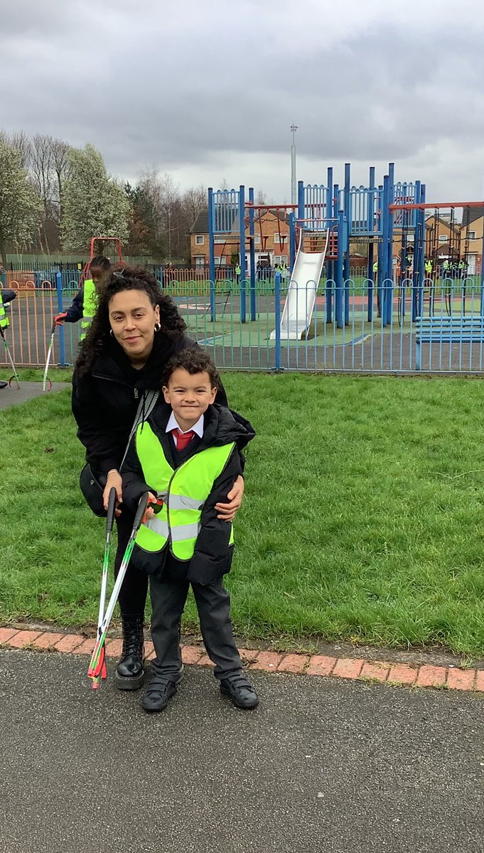 It was great to see parents come to #BradfordPark to help our children during the #TheGreatBritishCleanUp #EcofriendlySchool #ClimateChange #RightsRespectingSchool We really do appreciate the support!😁