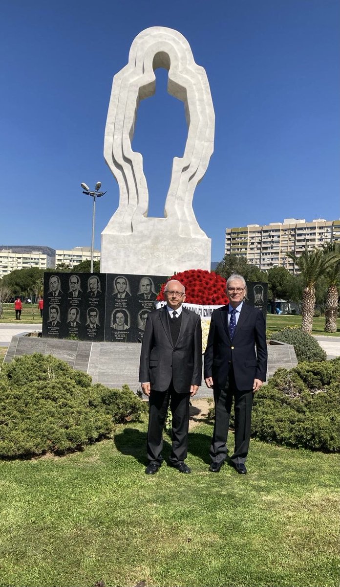 İzmir Karşıyaka’da Şehit Diplomatlar Anıtında bugün düzenlenen 18 Mart Şehitler Günü törenine Ankara Politikalar Merkezini temsilen katıldık.