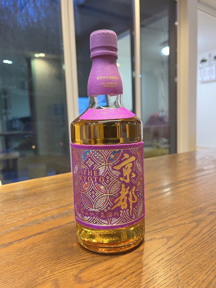 93camp1's tweet photo. 弟からオシャレなウィスキー頂いた🥃 https://t.co/asM0el82RT