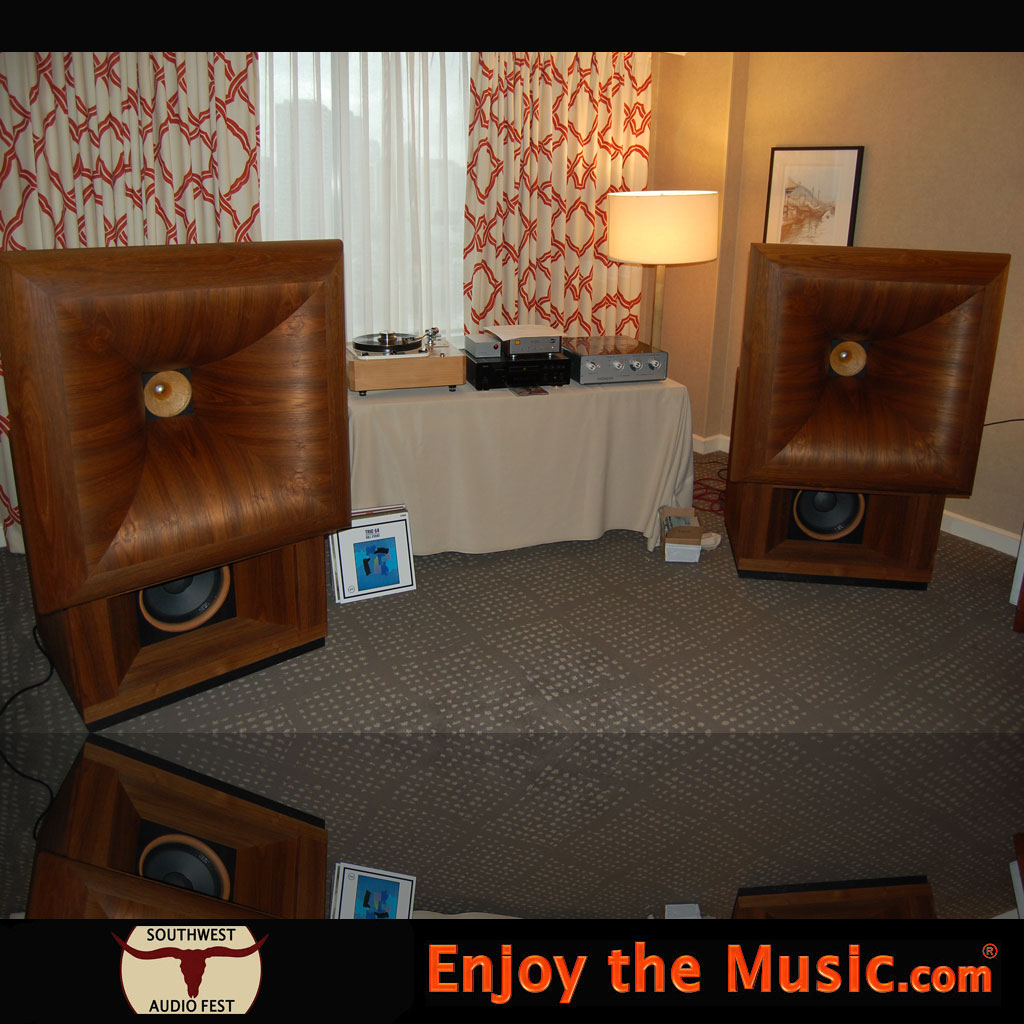 enjoythemusic's tweet photo. Southwest Audio Fest 2024 Show Pics
https://t.co/727TT8bzTC

#SouthwestAudioFest #SouthwestAudioFest2024 #SWAF #SWAF2024 #SemradAudio #Hornspeaker #Horns #Audio #SoundSystem #HomeDecor #LuxLife #Luxury #LuxuryLiving #Audiophile #HighEndAudio #HighPerformanceAudio #EnjoyTheMusic https://t.co/0dSHcsPjWK