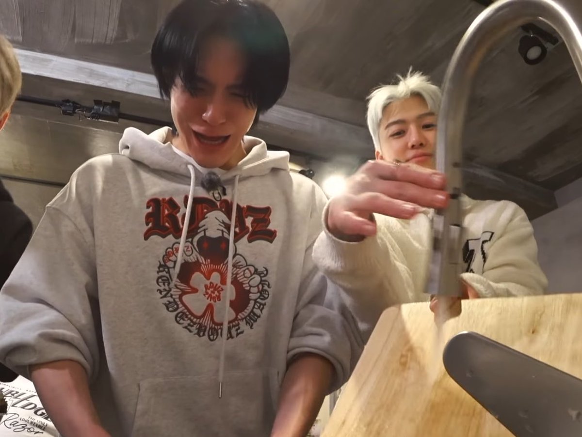 까우 lll tweet media