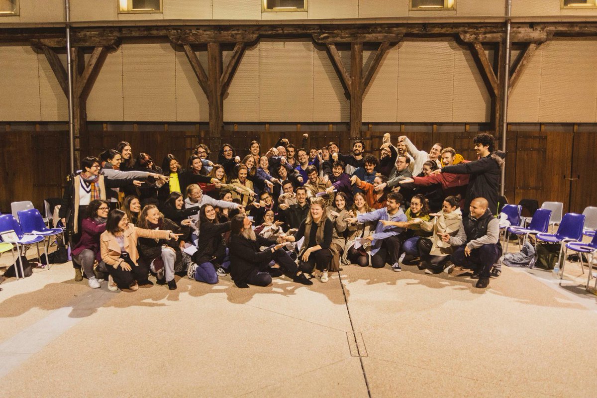CoroJovenesMad's tweet photo. Acabamos nuestro papel en el congreso "La mujer en la dirección coral" con estas fotos de @QuiqueU97 del taller con Petra Grassi 💪🎶

Agradecemos a @aedcoro ofrecernos participar y gracias a Petra por sus consejos y al público por su atención. 💙

¡Pronto más noticias! 🔜 https://t.co/WPpE04gXmn