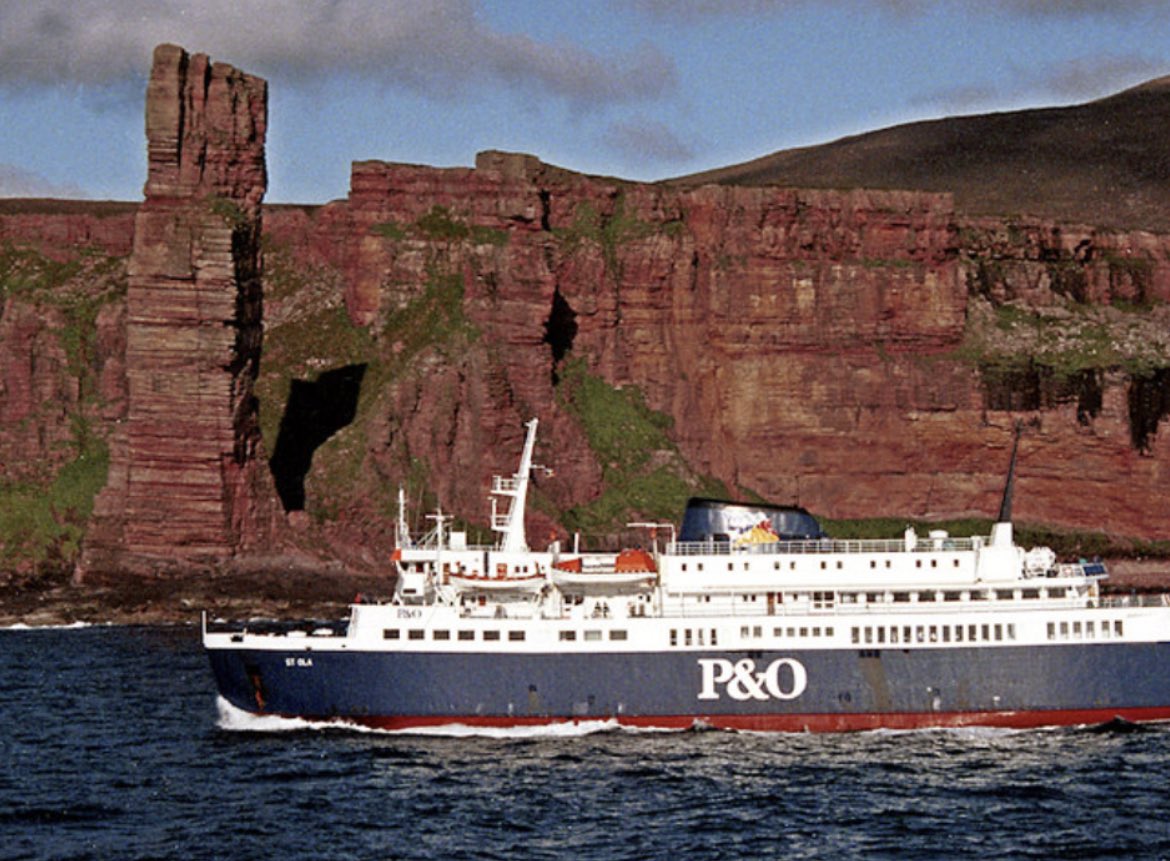 @MasterOfMalt correctly identified the Old Man of Hoy on the 15 year old HP’s label🥃 This picture of my old ship the MV St Ola, taken around the early 2000’s by Captain Dave Wheeler gives a better impression of the sea stacks sheer scale.