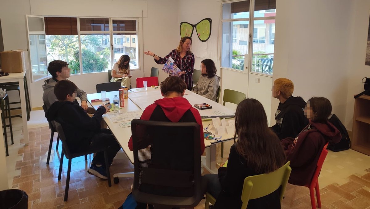 obitenerife's tweet photo. 🔎🌎 Gracias al debate y a la #creatividad, la #juventud de Santa Cruz de #Tenerife concluye sus aportaciones al proyecto europeo #NETIDEA para promover la #interculturalidad con otras ciudades @RECI_ICC, junto a @santacruz_ayto y @juntasenlamisma. ¡Conócelas este miércoles! https://t.co/B64bIbd327