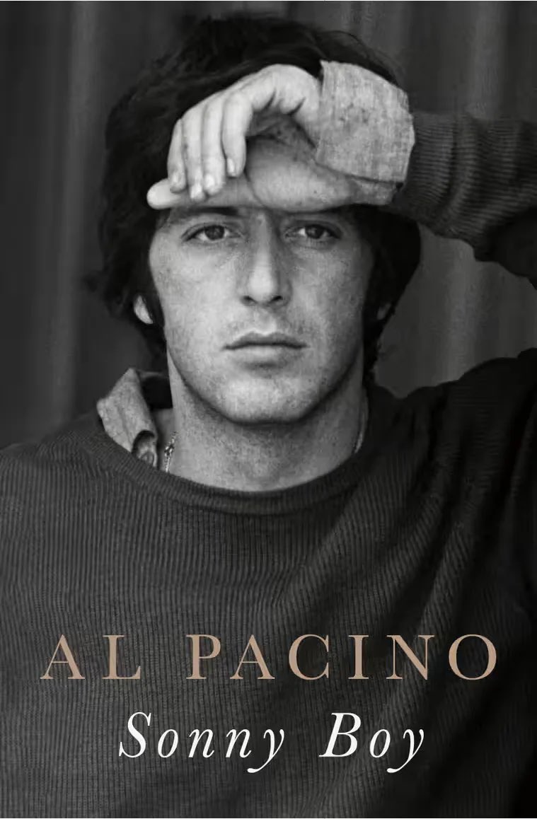 Il graffiante e toccante memoir di Al Pacino, “Sonny Boy” uscirà ad ottobre in contemporanea mondiale, e anche in Italia. È un importante tassello nel mosaico che @lanavediteseoed sta componendo nel rapporto tra letteratura e cinema. 1/2