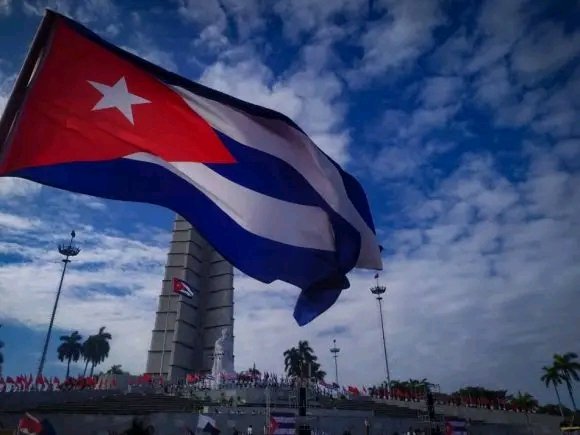 #CubaViveYTrabaja