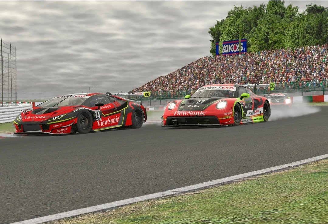GGSimRacing's tweet photo. Dominio total en la #EMSGT3CHALLENGE de @EMS_iRacing.
No se veía algo así desde LeMans'66. 😂
Exhibición de nuestros pilotos sobre la pista de patinaje de Suzuka.
P1 @SitoFerrer22
P2 @JuanmillaA1992
P3 @Parada_GT
P16 @SergioGarcia23_
#LetsGoGG
@ViewSonicES @Simtechpro https://t.co/b88fGooydK