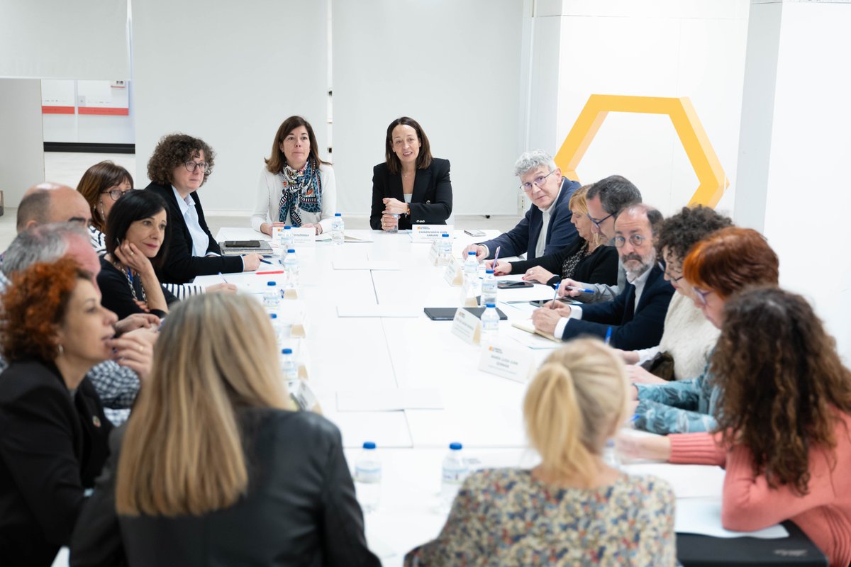 🫂 En la 1ª reunión del Comité de Ética de Aragón han sido nombrados presidente👉🏼 Joaquín Santos, y vicepresidente👉🏼 Gregorio Centro.

👏 Se trata de un órgano colegiado de carácter consultivo que depende del Departamento de Bienestar Social y Familia.

ℹ️ tinyurl.com/46jnp2j7