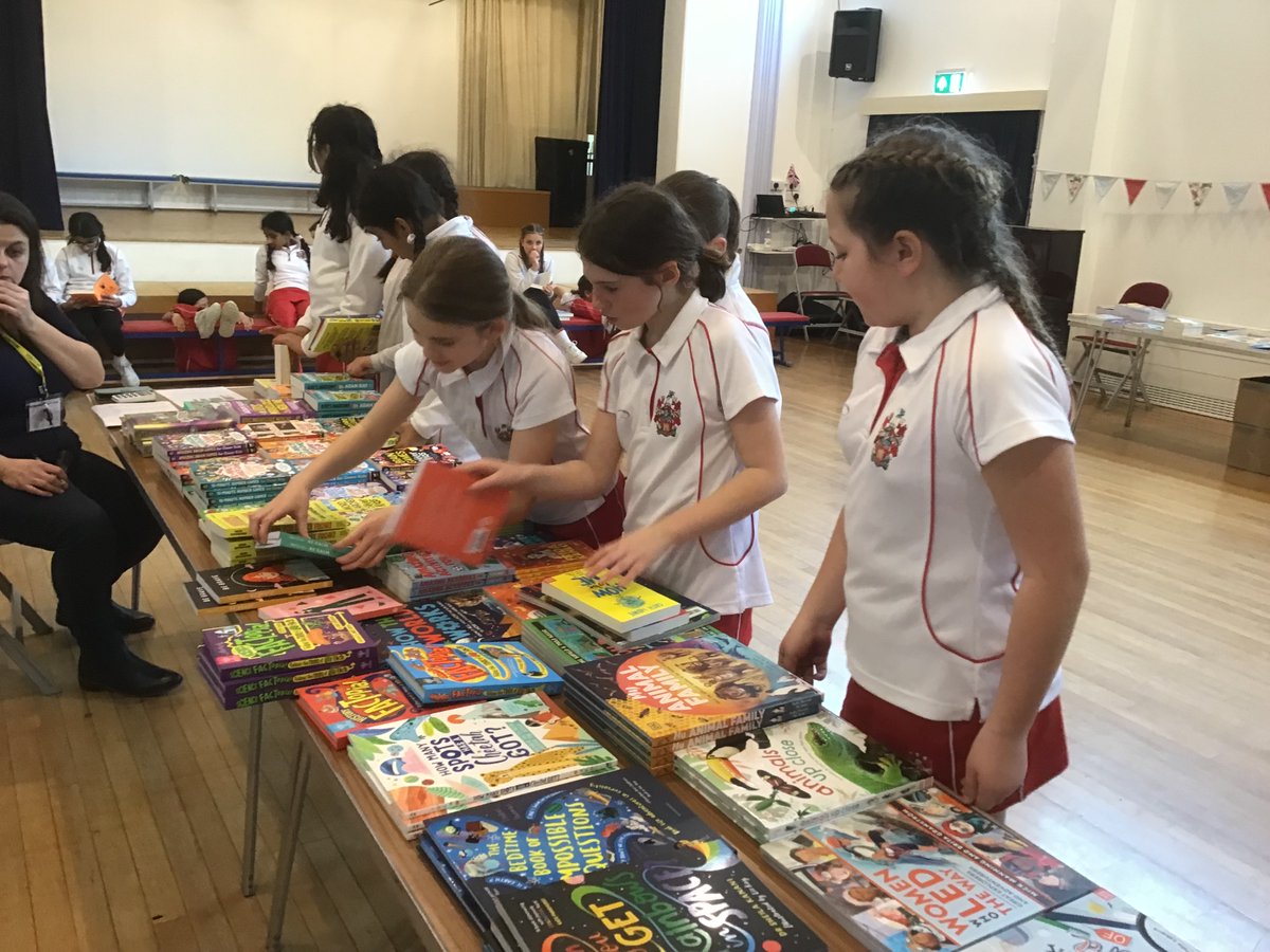 The pupils enjoyed the Book Fair on Wednesday. @regencybookshop brought an amazing range of books, and the girls were delighted to browse the selection. Making the final choice was difficult due to the array of great fiction and non-fiction books on offer. #LEHJuniors #LEHSchool
