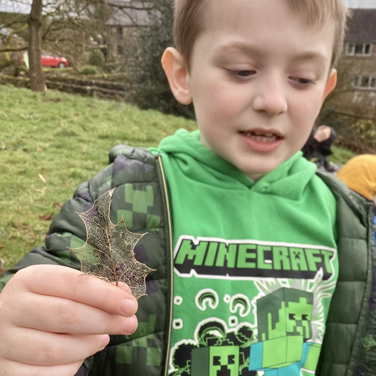 elton_school's tweet photo. We had a busy time at #forestschool, lots to do &amp; a very delicate find. Check out the #leafskeleton! 😃
#outdoorlearning #makinglearningfun #supportingeachother #teamwork #derbyshiredales #peakdistrict #matlock #derbyshire https://t.co/mf1dxB6Qdw
