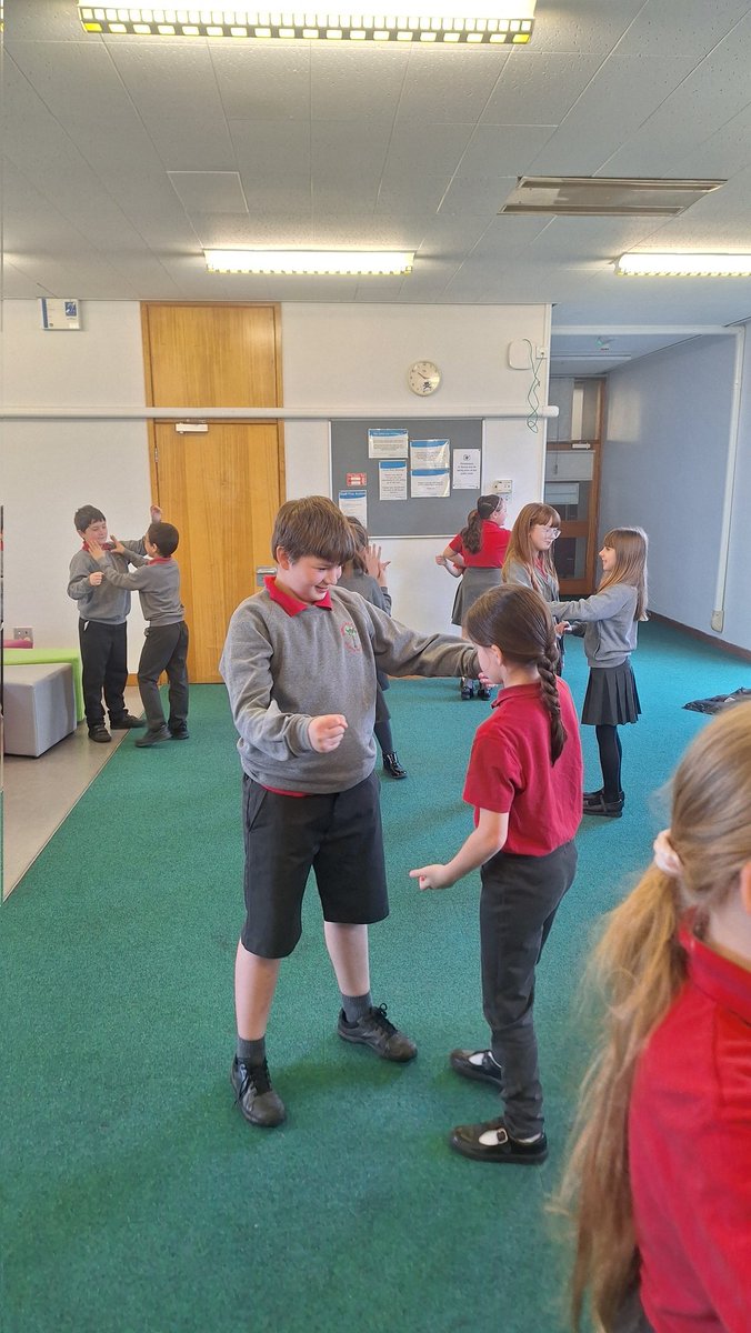 stgilesacademy's tweet image. Class 5 have had a great time at the library this morning. We all took part in a Shakespeare workshop. There was reading, acting, human sculptures and much more. Thank you #pontefractlibrary for having us. #stgilesenglish #stgilesreading