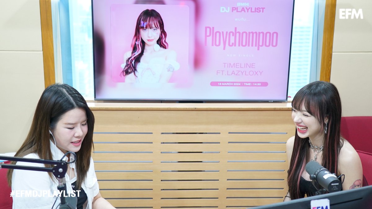 EFM_STATION's tweet image. #EFMDJPLAYLIST วันนี้ คุยกับ #Ploychompoo กับซิงเกิลใหม่ 'TIMELINE' FT. Lazyloxy  ที่มาในแนวเพลงอกหัก 
สไตล์ Traap-Pop ผสมกลิ่นอาย Hiphop ในความพิเศษนี้ยังมี Zentyarb , G-Bang มาร่วมทำให้เพลงนี้กลมกล่อมอีกด้วย