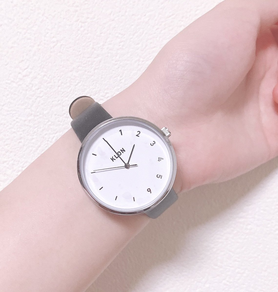 ntos8k's tweet image. #PR #klon 

KLON様よりCONNECTION ELFIN FIRST 38mmを頂きました！
シンプルで上質な見た目ながら大きめの文字盤がレトロな印象の腕時計。ユニセックスで使えるデザインで仕事のお供にもぴったりです。文字盤が大きめかつストラップ細めなので手首が細く見えるのが最高♡→