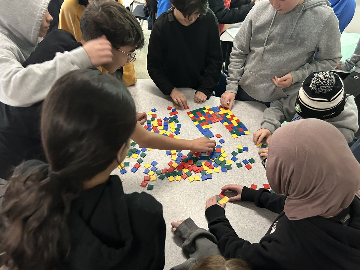 Mr_H_Teacher's tweet image. #HClass23 is learning about Perfect Squares &amp;amp; Square Roots using tiles.

Biggest perfect Square we could make was 19 x 19
361 is a perfect square.