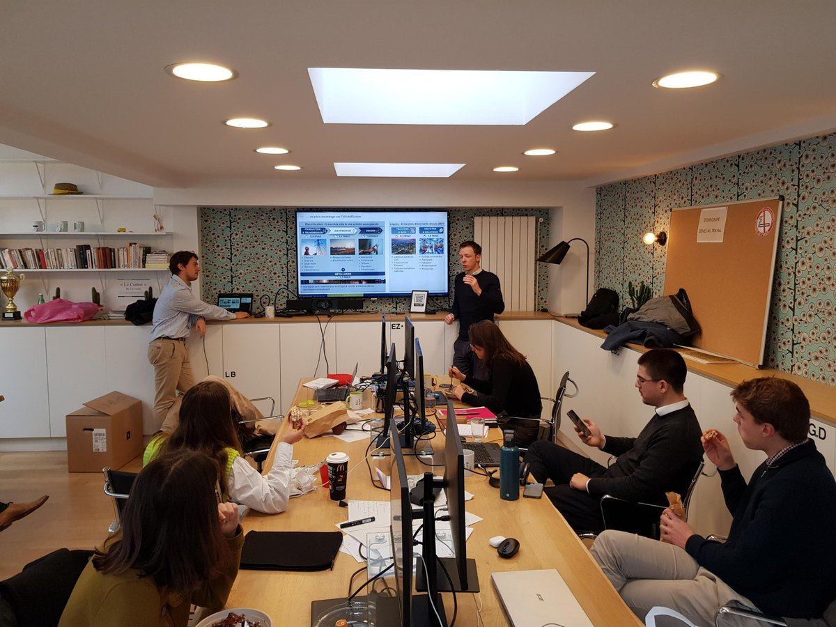 .<a href="/MawenziPartners/">Mawenzi Partners</a> s'est réuni lors d'un déjeuner consultants où Arnaud Klein &amp; Alexandre Guth ont pu animer une session interactive portant sur une mission client ! Une présentation qui a permis à tous de renforcer leur expertise en matière de stratégie d'#innovation. Merci ! 🙏