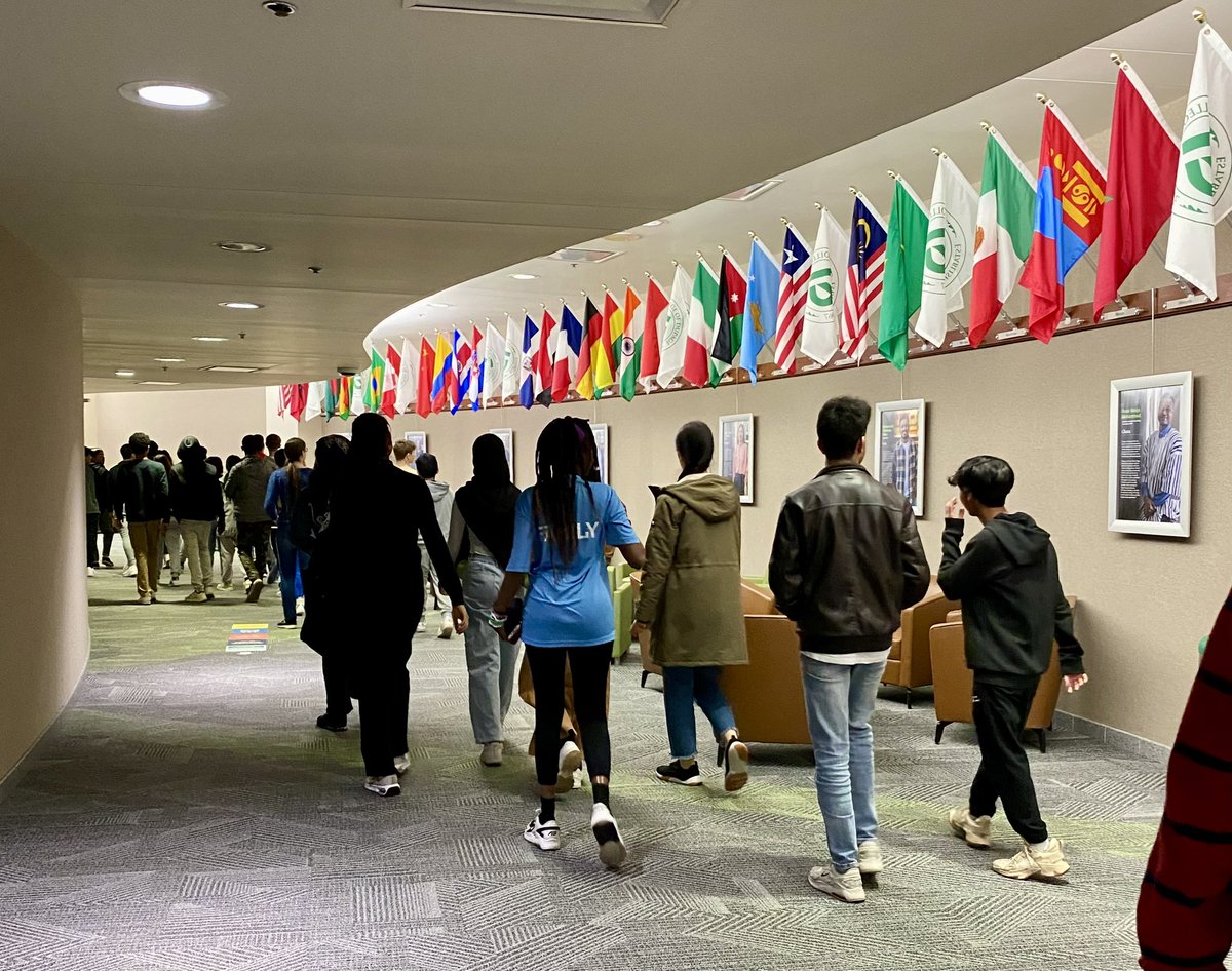 Rachel__Gannon's tweet photo. Our ESL 3 and 4 students had an excellent field trip exploring this campus and its many programs. Thank you, @CollegeDuPage! #YourCommunitySchools https://t.co/xwS88ICaAt