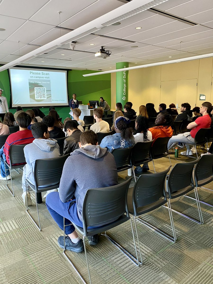 Rachel__Gannon's tweet photo. Our ESL 3 and 4 students had an excellent field trip exploring this campus and its many programs. Thank you, @CollegeDuPage! #YourCommunitySchools https://t.co/xwS88ICaAt