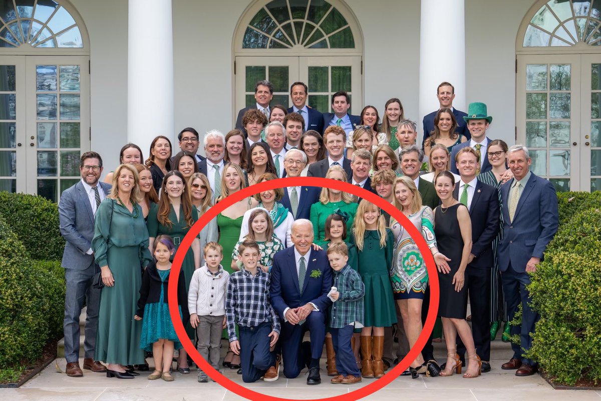 Only the Kennedy clan would intentionally allow their young children to be this close to @JoeBiden for a photo op! 🤢

What say you, @RobertKennedyJr ? 

Would you let your grandchildren near #CreepyJoe, given his history of groping children? 🤔