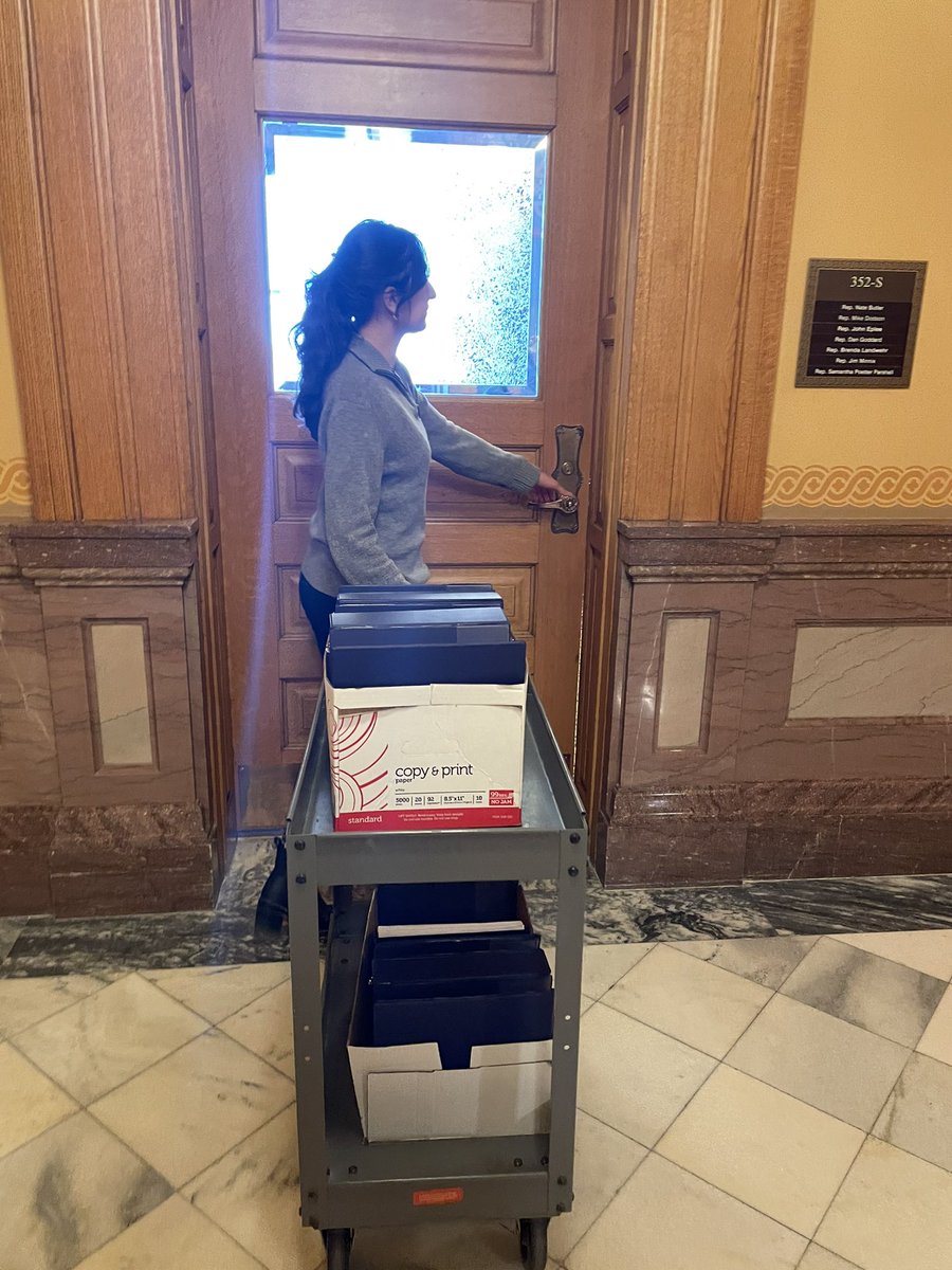 We dropped off physical copies of the testimony for the #ksleg House hearing on Medicaid expansion this morning. Each of these binders held about 425 pieces of testimony in favor of #MedicaidExpansion! #ExpandKanCare