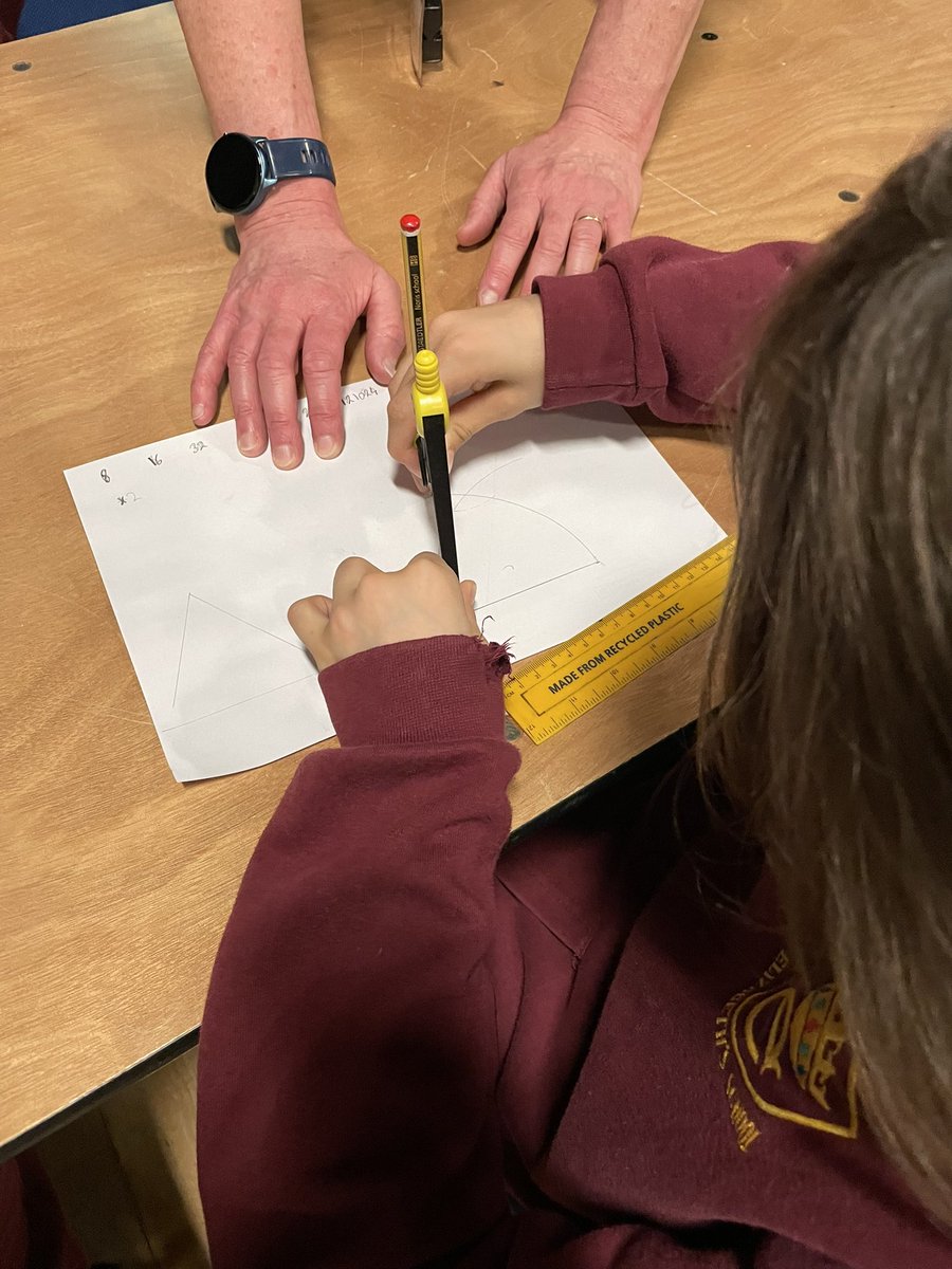 mathsdives's tweet photo. Heard the ‘ooo…’ when they connected their creations with Sierpinski’s animated triangle. 
Thank you to @KingsHouseSch for being the perfect hosts and bringing other primary schools together for this #RiMasterclasses @Ri_Science @AlisonEves https://t.co/4gTBuyX9TQ