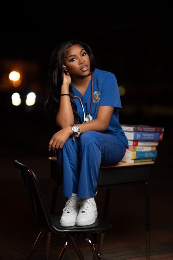 Pink_jayP's tweet photo. Allow me to Re-introduce myself … my name is Jayla Harris BSN,RN. #Godisgood https://t.co/gp5wCGxcSR