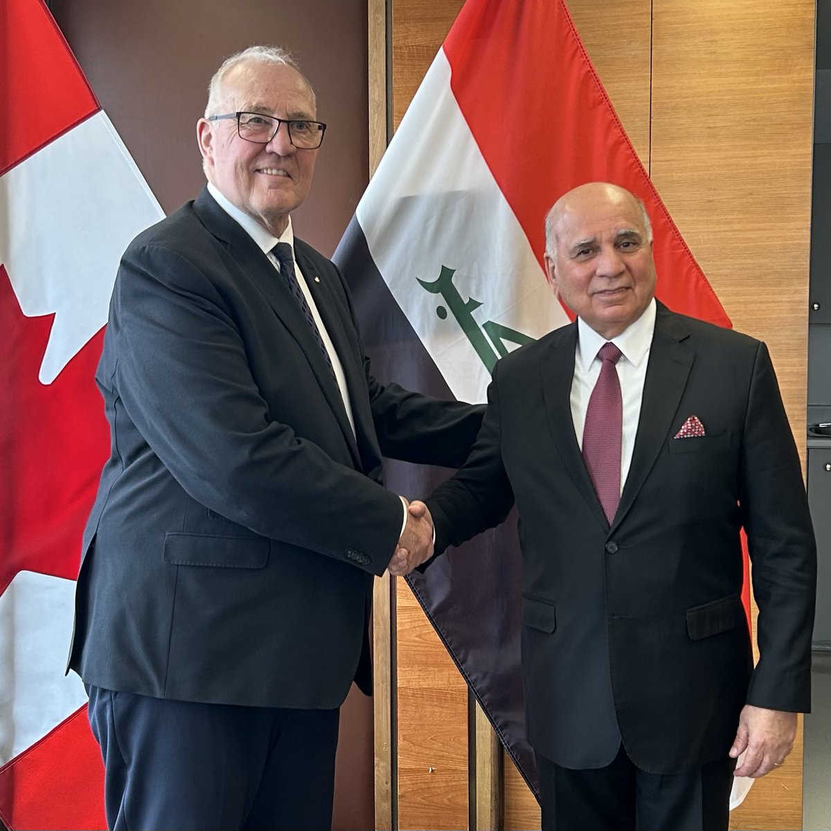 Today, I welcomed Iraqi Deputy Prime Minister and Foreign Minister Fuad Hussein to @NationalDefence HQ. We discussed how Canada is working closely with Iraqi security forces to support Iraq’s fight against Daesh through @IraqNato and Operation INHERENT RESOLVE. 🇨🇦🇮🇶