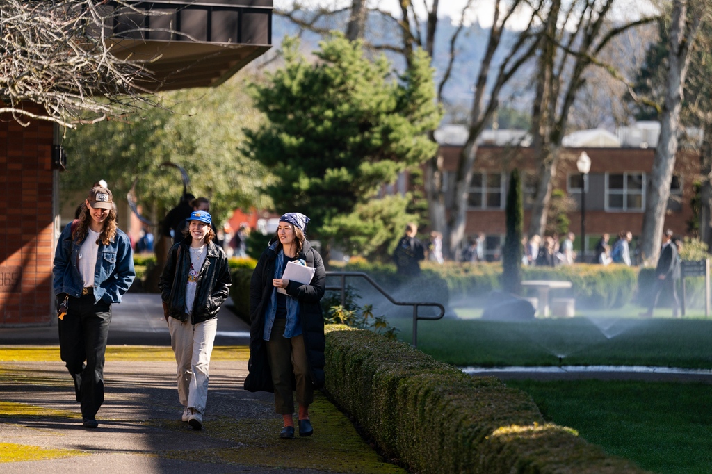 The forecast today on campus: sunny with a high of 73° ☀️🙌