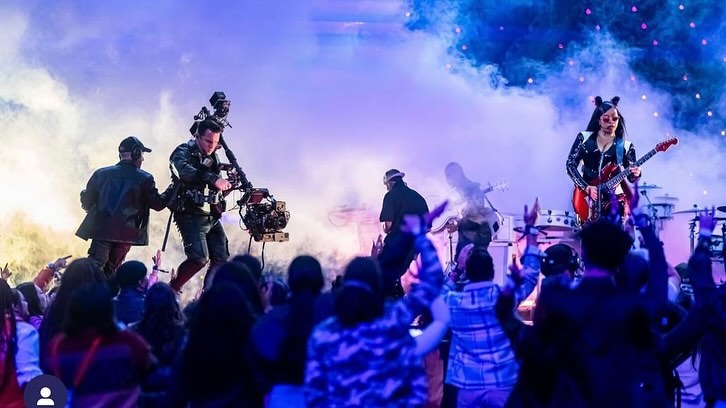 Vislink's tweet photo. Vislink took center stage during the #Superbowl #LVIII #HalfTimeShow with Usher and H.E.R.

Expert #ArriTrinity operator Sean Flannery pulled of some magical shots live on stage. With Vislink by his side, thanks to #AerialVideoSystems.

#BehindTheBroadcast #TheVislinkDifference https://t.co/Ff92vn9Hkm