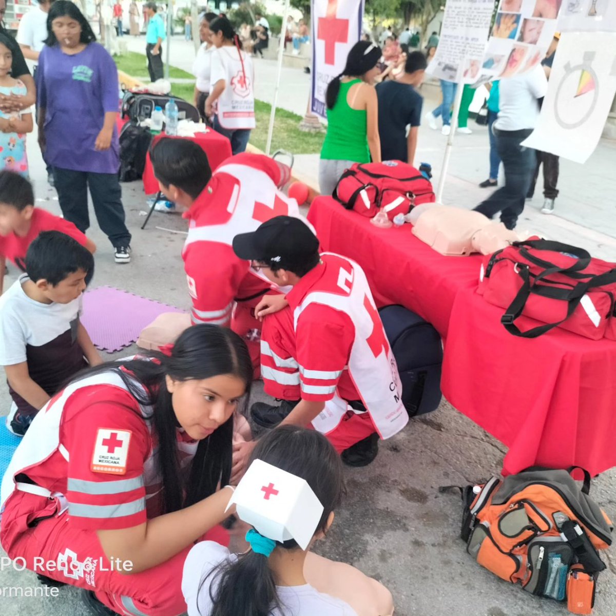 MarioAl31373348's tweet photo. CRUZ ROJA REALIZO UNA #EXHIBICIÓN Y #ACTIVIDADES EN LA PLAZA DE SAN PEDRO 

#𝗹𝗮𝗻𝗼𝘁𝗮𝘃𝗶𝗿𝘁𝘂𝗮𝗹 #𝘀𝗮𝗻𝗽𝗲𝗱𝗿𝗼𝗰𝗼𝗮𝗵𝘂𝗶𝗹𝗮

   Durante la tarde y noche del pasado domingo, la Cruz Roja s tuvieron la exhibición de diversos servicios que brindan a diario https://t.co/UyIAsiehB7