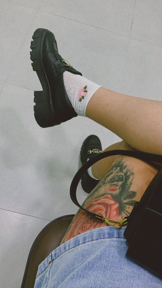mdosmoon's tweet photo. how I dress irl

uma mulher básica https://t.co/FUbetFLzk6