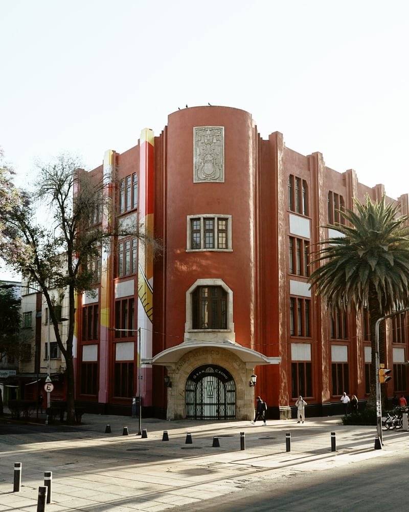 Couture_updates's tweet photo. Hermès a présenté son exposition itinérante "Hermès in the making" à Mexico City.
#CoutureUpdates #2024 #Luxe #Mode #Hermes #Mexico #Shop #Design #Luxury
@Hermes_Paris
https://t.co/RI7EXPqlt1 https://t.co/LoEd3MkdrH