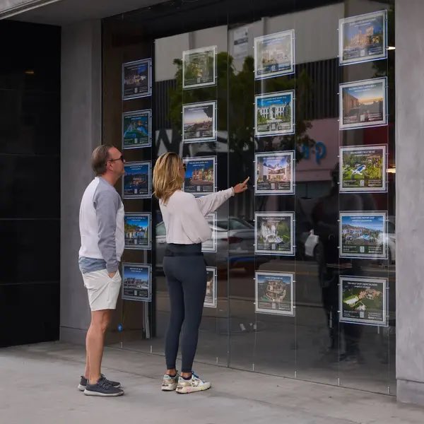 Insider tips: Navigating Today’s #RealEstate Market with Expert Advice 

🏠 Understanding the nuances of the current #realestate market can make all the difference in your #buying or #selling journey.

"At the heart of a proposed rule change is #commission 'decoupling.'