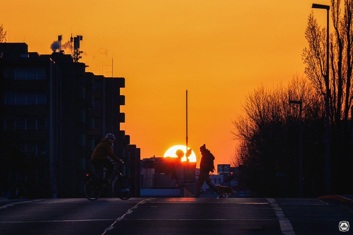 Sonnenuntergang auf der #Behmstraße'nbrücke.

#sunset #berlin #vfbln