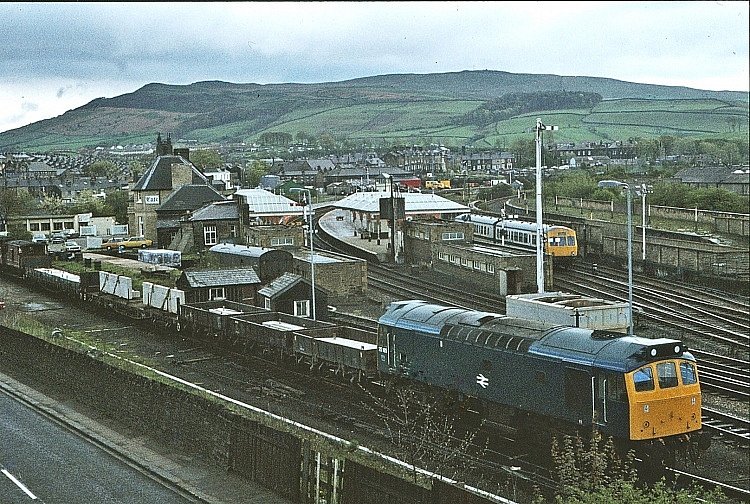 A panoramic view of Skipton with Class 25 no. 25185 stabled in the sidings with an engineers train on 13 May 1978. 
(Paul Braybrook)