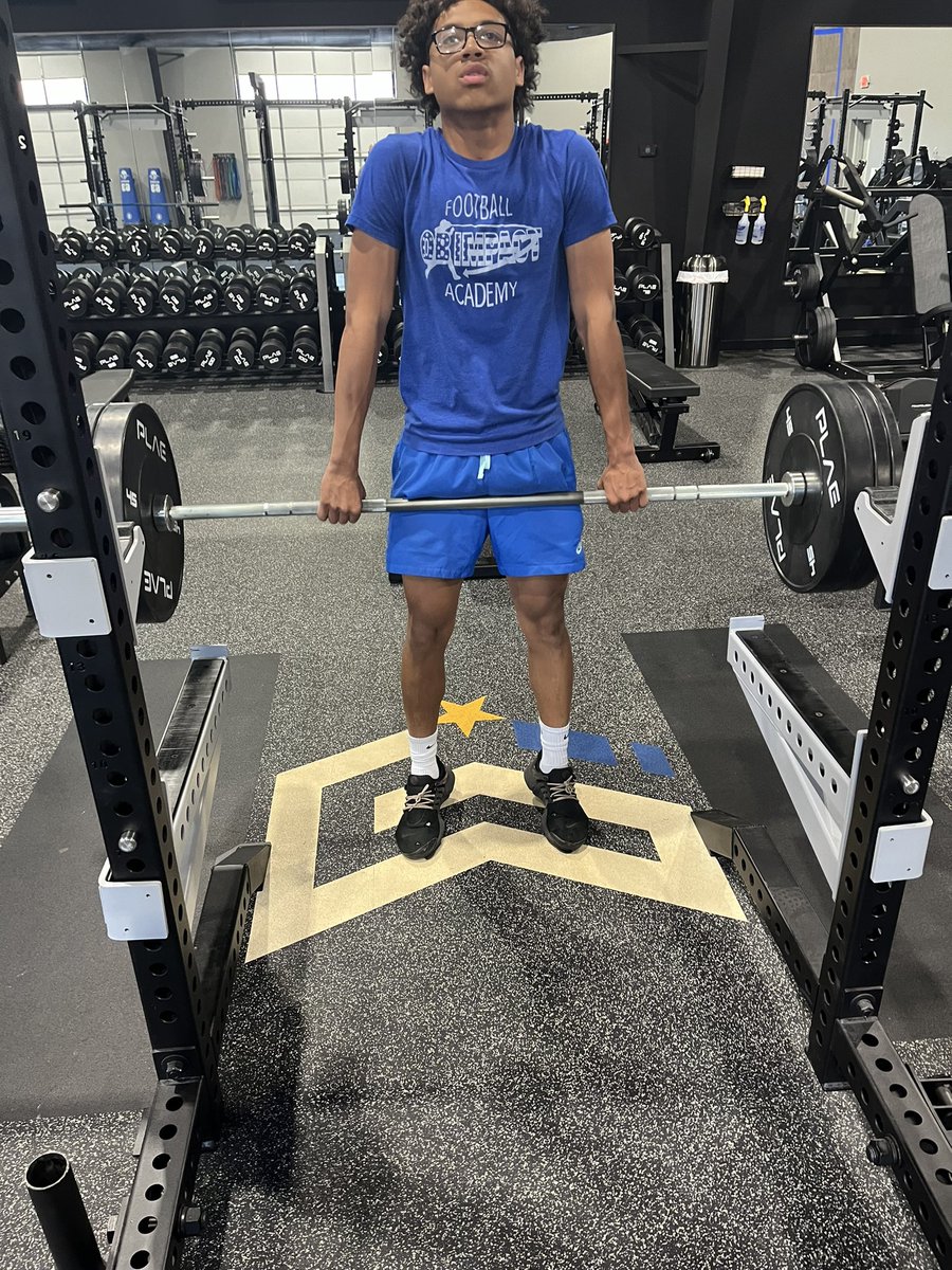 CoachManella's tweet image. @MCHS_FOOTBALL5  @roman_qb and @DustinAnderson_ getting in work this morning at @ISP_OKC ! @CoachGeorge5 #SpringBreakGrind