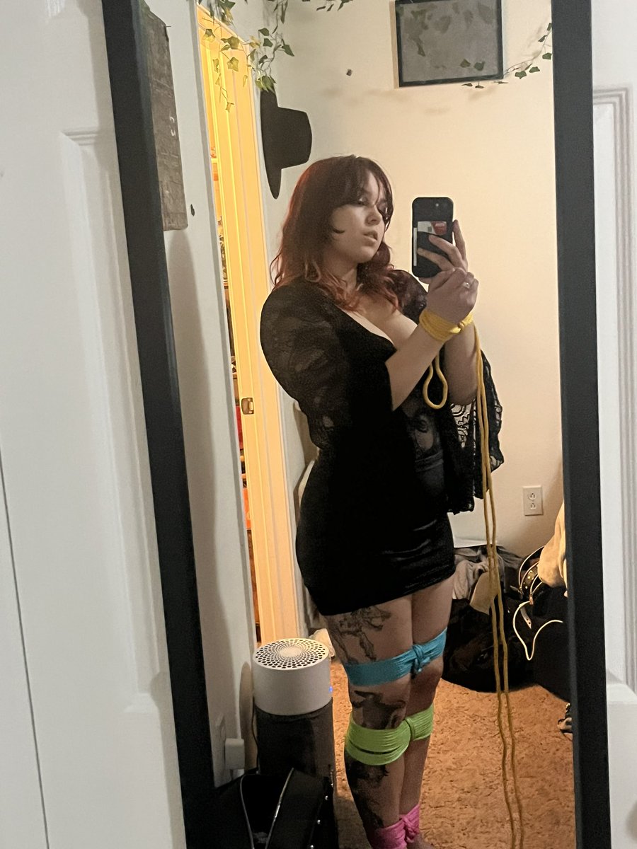 RopeFen's tweet photo. Wrists and legs bound
*
*
#shibari #ropes #ropebunny #rigger #boundwoman #tiedupgirl #ropework #legbinder #wristcuff https://t.co/OAjIVAqWbA