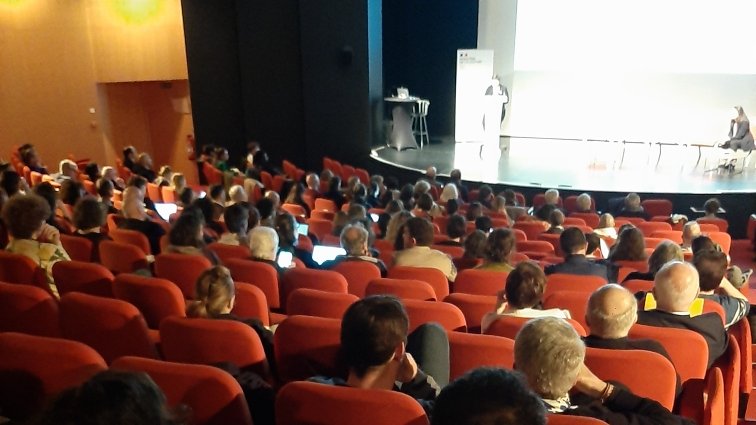 #Culture | En parallèle de la concertation nationale "Printemps de la ruralité" des débats sont organisés comme à Pontivy en présence du préfet de la région #Bretagne. Cette consultation est ouverte pour recueillir les avis de tous sur la vie culturelle dans les zones rurales.