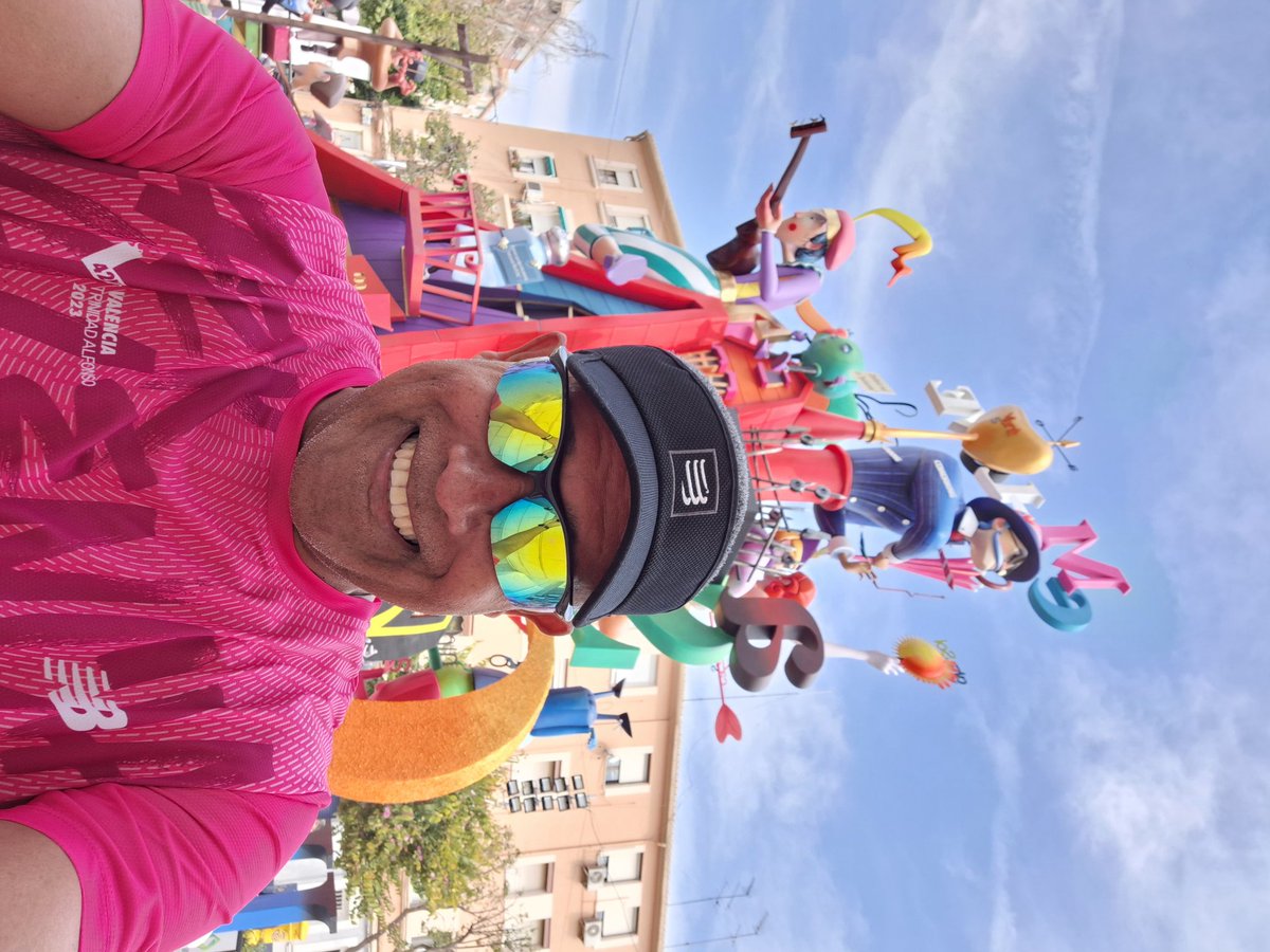 (((Running en Fallas de Valencia)))... 🏁🏃🏻🌇🎇🇪🇦🎆
.
#Run
#Running
#Valencia
#España
#PatatPedal
#FallasDeValencia
#LasFallasDeValencia
#ComunidadValenciana 
#LasFallasDeValencia2024