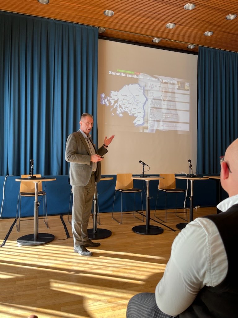 Olli Aakula (@olliaakula) on Twitter photo Miksi asiakasomisteiset yritykset menestyvät aiheena <a href="/UniTurku/">Turun yliopisto - University of Turku</a> tilaisuudessa👍 Tavoitteena yrityksillä, kuten <a href="/LahiTapiola_VS/">LähiTapiola Varsinais-Suomi</a> ’llä on asiakasomisteisten yhtiöiden tunnettuuden ja kiinnostavuuden lisääminen opiskelijoiden keskuudessa - tehtävää riittää😊 Miksi asiakasomisteiset yritykset menestyvät aiheena <a href="/UniTurku/">Turun yliopisto - University of Turku</a> tilaisuudessa👍 Tavoitteena yrityksillä, kuten <a href="/LahiTapiola_VS/">LähiTapiola Varsinais-Suomi</a> ’llä on asiakasomisteisten yhtiöiden tunnettuuden ja kiinnostavuuden lisääminen opiskelijoiden keskuudessa - tehtävää riittää😊