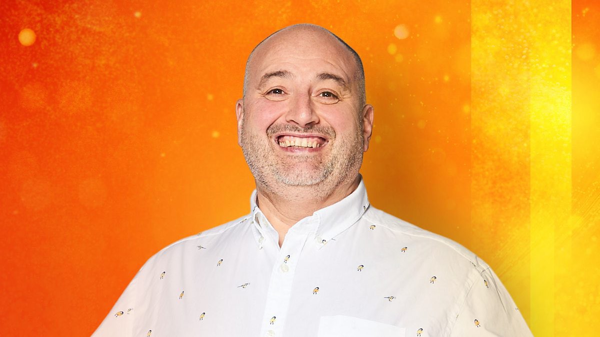 The early bird catches the worm and @wynneevans certainly will this week with his show on <a href="/BBCRadio2/">BBC Radio 2</a> ! Join him from 4 - 6.30am every morning this week for great music and a good chat.