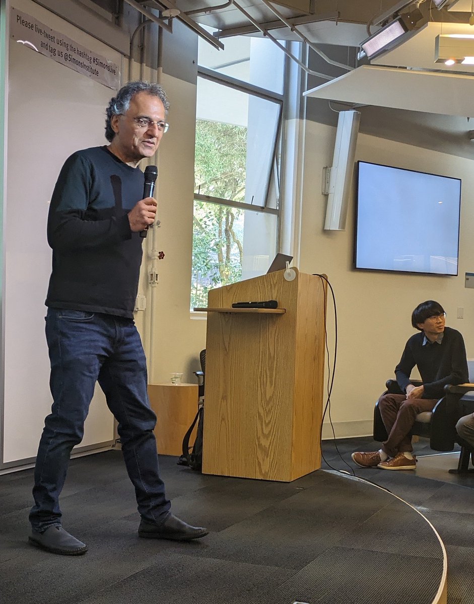 Umesh Vazarani kicks off the 'Quantum Complexity: Quantum PCP, Area Laws, and Quantum Gravity' workshop at the @SimonsInstitute. Talks will be recorded and available at simons.berkeley.edu/workshops/quan…. I'll be around all week, come say hi!
