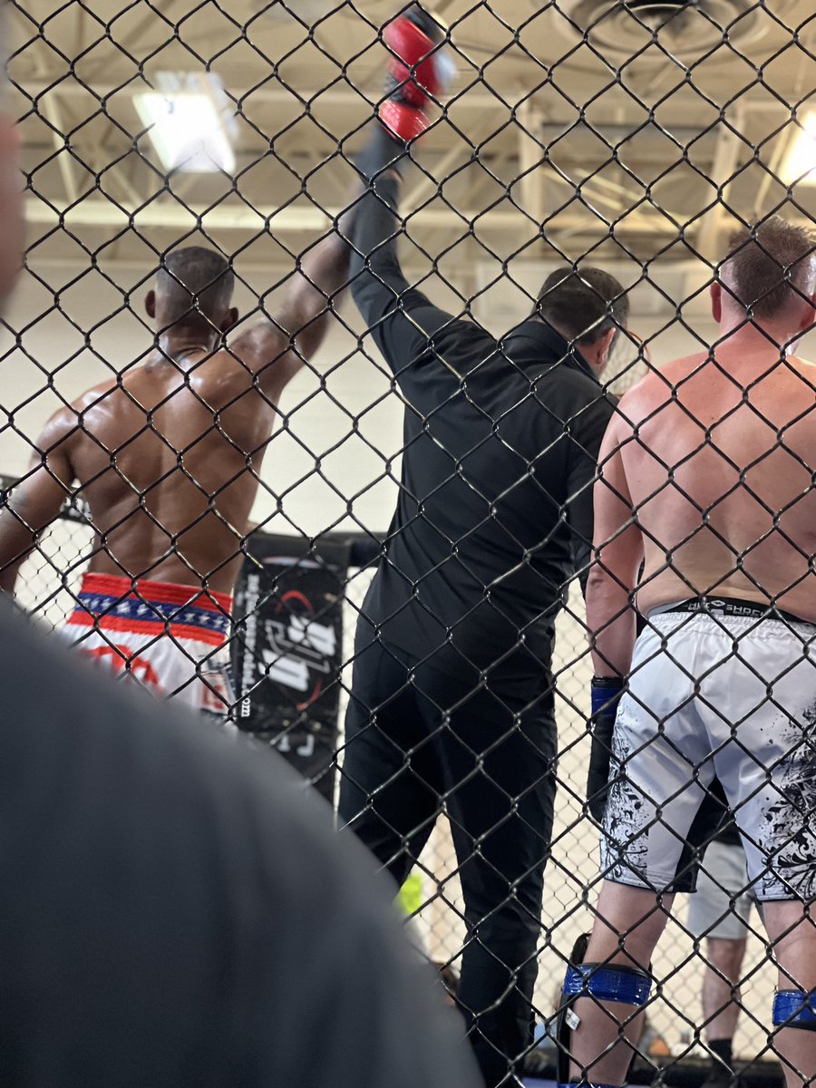 OffThaCornaa's tweet photo. Kickboxing Debut 🥊🦵🏾
1-0 https://t.co/XLe06Mst5Q