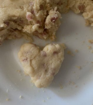 itsD3lay's tweet photo. quien para hacer croquetas en forma de corazón https://t.co/Wpv1DyIQuX