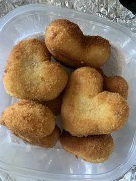 itsD3lay's tweet photo. quien para hacer croquetas en forma de corazón https://t.co/Wpv1DyIQuX