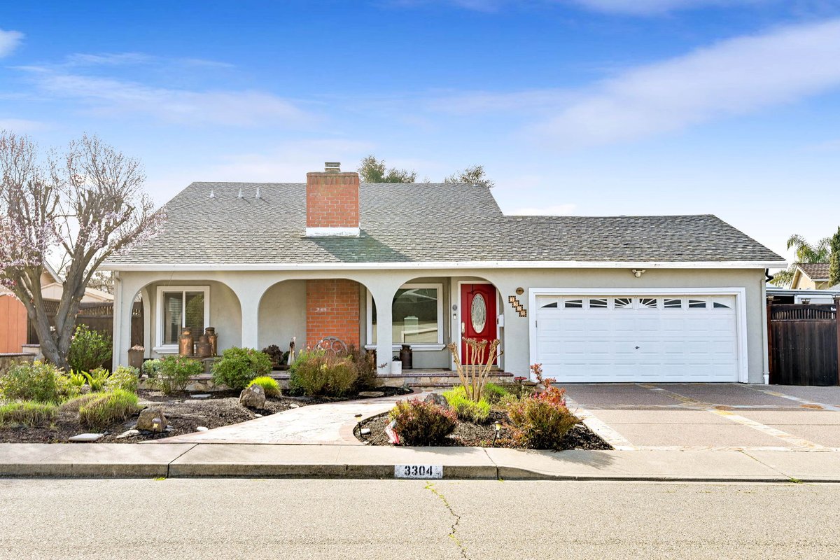 TerryMcDaniel's tweet image. 🏡 New listing in San Ramon. 4-bed, 2-bath residence boasts an updated kitchen, backyard oasis with BBQ, and convenient workshop space. Minutes from city center and more! #realestate #NewListing #SanRamon #DreamHomehttps://findabroker.com/2024/03/18/new-listing-san-ramon/
