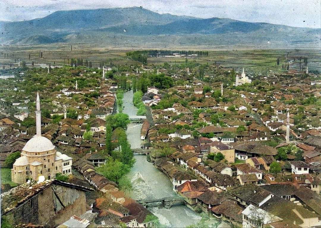 tarihenstitu's tweet photo. Osmanlı şehri Prizren 1913 https://t.co/y0qxIVTld8