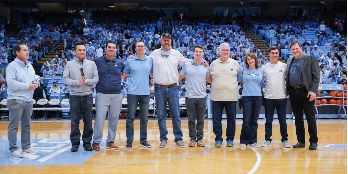 👏👏BIG congrats to @UNC_Anesthesia Cardiothoracic Anesth peri-op members, part of @UNC_Health_Care 'One Great Team' recognized by @UNC_Basketball for lifesaving care of Coach Smith's grandson. @DrSusieUNC @UNC_SOM